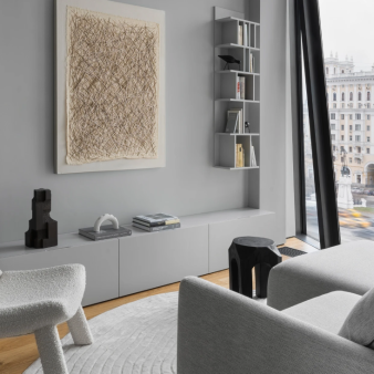 Апартаменты в серой гамме в центре Москвы для сдачи в аренду