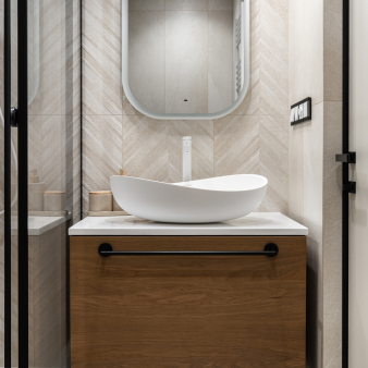 Московская квартира с изолированной кухней от известного дизайнера