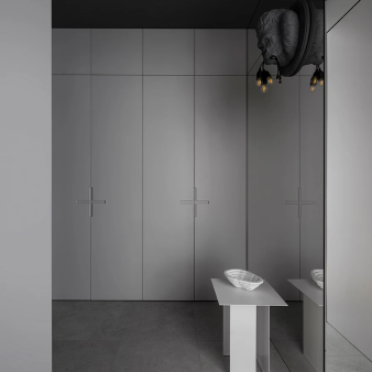 Апартаменты в серой гамме в центре Москвы для сдачи в аренду